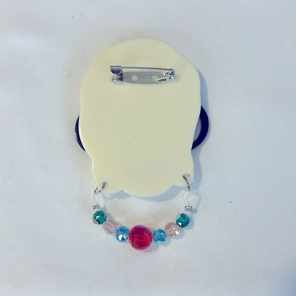 Iris Apfel Acrylic Brooch - Picture 3 of 5